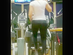 Teen amateur slut skaking booty in gym hidden voyeur cam